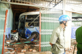 Bình Phước: Xe khách giường nằm tông sập 3 ngôi nhà