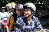Sao Việt giản dị, gần gũi đến không ngờ khi đi xe máy