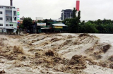 500 nhà dân ở Quảng Ninh ngập sâu, Hà Nội cảnh báo lụt