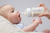 10 lý do tại sao bạn không nên cho trẻ sơ sinh bú sữa bình