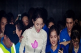 Hoa hậu Kỳ Duyên hội ngộ dàn người đẹp, bị fan vây kín