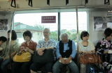 Văn hoá Nhật không nhường ghế cho người già?