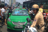 Cảnh sát giao thông truy đuổi 'taxi điên' như phim hành động