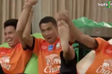 Clip hot: Người Thái cười nói, ăn mừng khi Việt Nam bị gỡ hoà