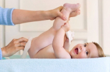 Hiểm họa khôn lường khi dùng khăn ướt lau vùng kín cho con