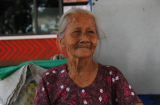 Cụ bà gần 90 tuổi bán nước vỉa hè Sài Gòn nói 4 thứ tiếng