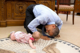 Tổng thống Obama và những khoảnh khắc “mất hình tượng” vì trẻ nhỏ