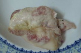 Thịt lợn bảo quản không đúng cách trong tủ lạnh sẽ bị thối rữa