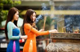 Phụ nữ đến 'ngày đèn đỏ' có nên đi lễ chùa lễ Phật?