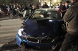 Hà Nội: Siêu xe BMW i8 nát bét sau tai nạn kinh hoàng