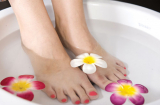 Pha chế nước ngâm chân để khử mùi hôi và chống mỏi chân hiệu quả