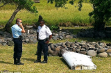Tìm thấy thêm mảnh vỡ nghi của MH370 trên đảo Pháp
