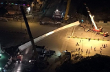 Dầm thép 140 tấn bất ngờ đổ sập giữa đường Hà Nội