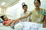 Bệnh viện hứa có trách nhiệm lâu dài với nữ sinh bị cưa mất chân