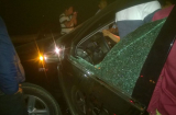 Nữ tài xế bị cướp chặn xe, đập vỡ cửa kính