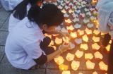 Học trò thắp nến tri ân 3 cô giáo tử nạn trong vụ TNGT đèo Prenn