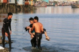 Hà Nội: Hai học sinh đuối nước khi tắm sông