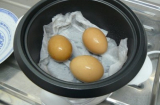 Cách luộc trứng không cần nước bằng nồi cơm điện