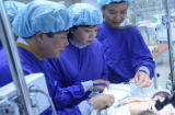 Hai trẻ sơ sinh dính liền ở Hà Giang đã tử vong trên đường về