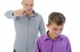 4 cách ứng xử sai lầm của cha mẹ khi con thất bại