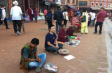 Chàng trai Việt giả ăn xin thử lòng dân nghèo Nepal nhận cái kết