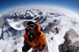 Hành trình chinh phục đỉnh Everest của người đàn ông cụt chân sau 43 năm
