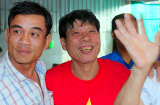 Giây phút trọng tài thổi phạt đền U23 Việt Nam, bố trung vệ Tiến Dũng lặng người đấm màn hình tivi