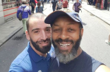  Cặp đôi nam bị yêu cầu khỏi xe buýt vì là người đồng tính