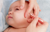 Hướng dẫn cách vệ sinh tai cho trẻ sơ sinh