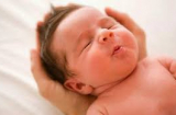 Hướng dẫn cách chăm sóc cho trẻ sơ sinh khi khô, nẻ môi