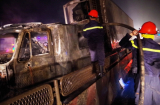 Container bất ngờ bốc cháy gần cửa hàng xăng dầu, thiệt hại 1 tỷ đồng