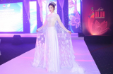 Diện áo dài đính lông vũ, Hoa hậu Mỹ Linh khoe vẻ đẹp 'không góc chết'