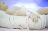 Thương tâm: Bé gái 10 tháng tuổi ngã cắm đầu vào thau nước chết ngạt