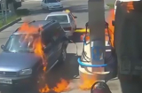 Bật lửa soi bình xăng, tài xế ngớ ngẩn làm cháy cả trạm xăng