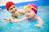 Rủi ro khi cho trẻ nhỏ học bơi cha mẹ nào cũng cần phải biết để tránh