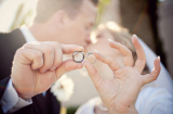 Vợ chồng hạnh phúc, may mắn vì đeo nhẫn cưới hợp mệnh?