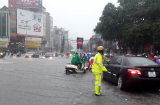 Hà Nội ngập lụt, nhiều phương tiện di chuyển khó khăn