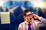 Vì sao phải tắt điện thoại khi đi máy bay?