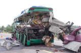 KINH HOÀNG: 2 ô tô tông nhau tại Bình Định, 5 người trên xe khách tử vong tại chỗ
