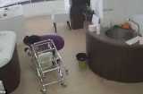 Dư luận phẫn nộ nữ y tá làm đổ xe đẩy khiến bé sơ sinh còn đỏ hỏn ngã đập đầu xuống đất