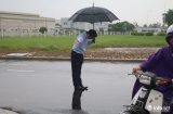 Hình ảnh Tổng giám đốc Nhật cúi chào bán xăng khiến người Việt 'phát sốt' bởi... 'xưa nay chưa từng có'