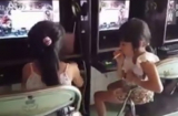 NÓNG: Video bé gái ngồi quán nét, hút thuốc lá phì phèo khiến nhiều phụ huynh 'giật mình thon thót'