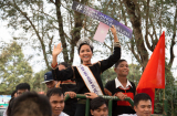 Đi công nông về làng, Hoa hậu Hoàn vũ H'hen Niê rộng đường đoạt ngôi vị ở đấu trường nhan sắc quốc tế?