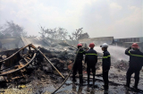 Xưởng nhựa bốc cháy ngùn ngụt, gần 200 cảnh sát dập lửa cứu 11 người kẹt