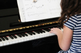 Trí tuệ trẻ phát triển vượt trội nhờ âm thanh từ phím đàn piano