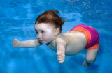 Những điều cha mẹ cần biết khi đưa con đi bơi trong mùa hè