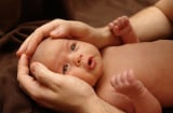 15 sai lầm trong việc chăm sóc trẻ sơ sinh cha mẹ cần bỏ ngay lập tức
