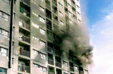 Cháy chung cư tại TP HCM, người dân hốt hoảng tháo chạy