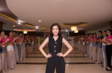 Đỗ Mỹ Linh giản dị thị phạm catwalk cho thí sinh Hoa hậu Việt Nam 2018