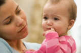 4 kỹ năng chăm sóc trẻ mọc răng để bé không ốm sốt, khóc nhè